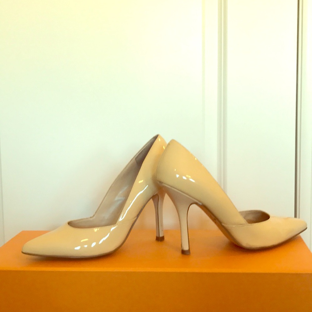 BCBGeneration Pumps. Creamy Nude color.